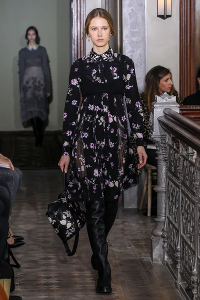 Look 10